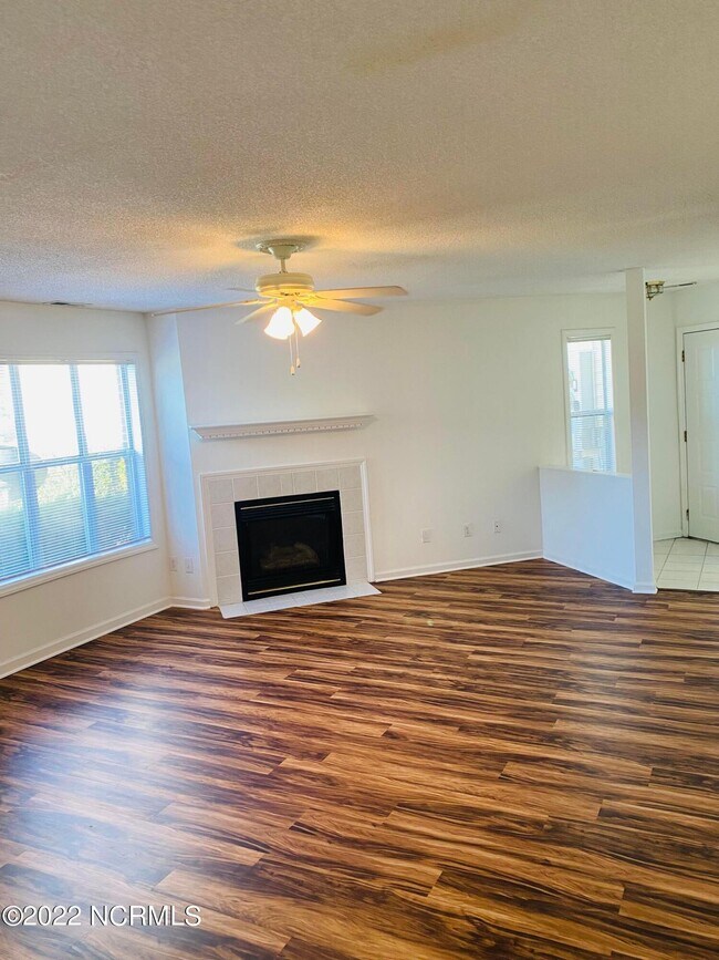 Foto del edificio - 529 Spring Forest Rd