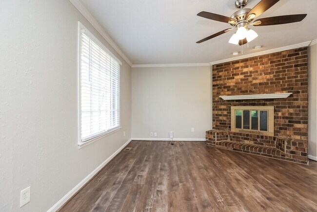 Building Photo - 302 Forest Retreat Rd