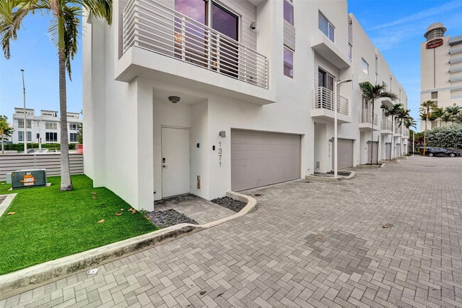 Building Photo - 1371 N Ocean Blvd