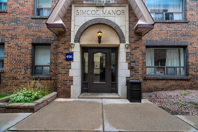 Photo du bâtiment - 496/498 Simcoe St. N.
