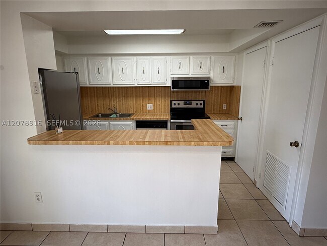 Foto del edificio - 8401 SW 107th Ave