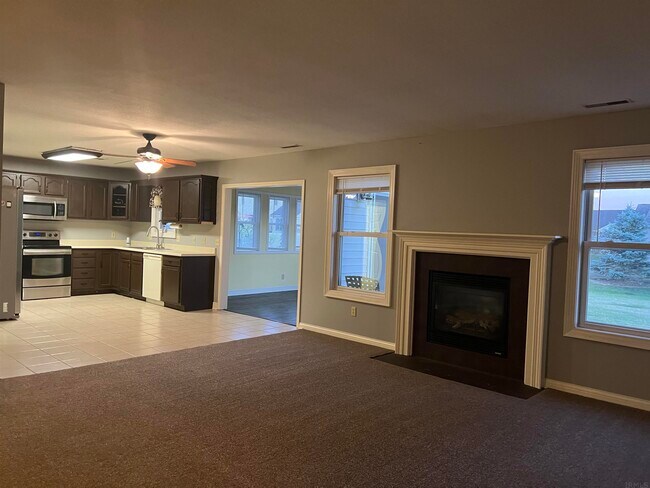 Foto del edificio - 3525 Shadow Creek Dr