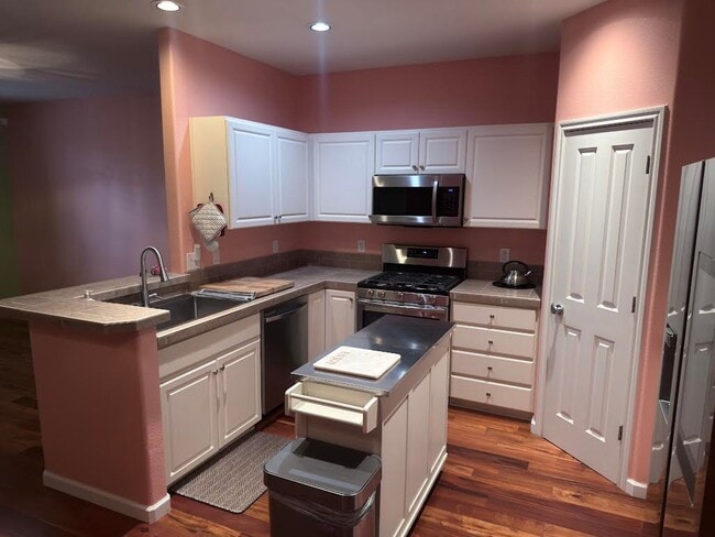 Foto del edificio - Beautiful Townhome Available in Prestigious Arbor Woods at Murrayhill