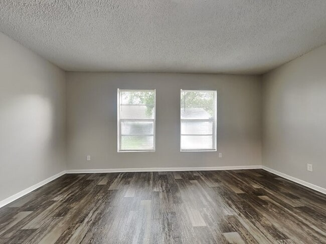 Foto del edificio - 4826 E 97th Ave