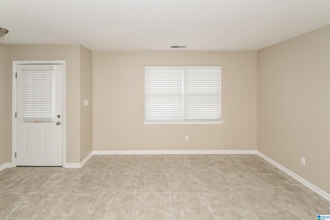 Building Photo - 525 Oak Crest Dr