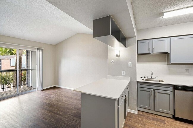 Foto del edificio - 17710 Red Oak Dr