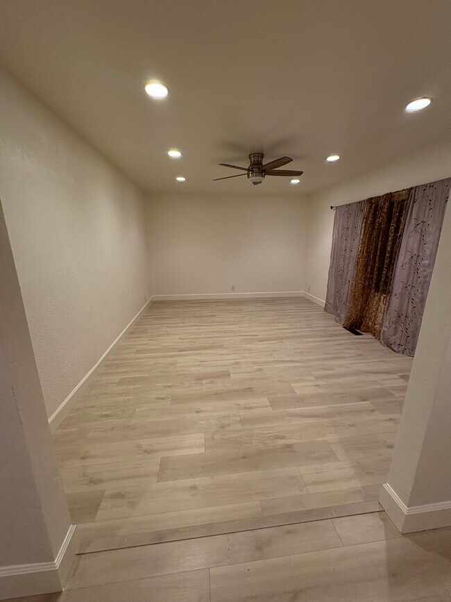 Building Photo - 4192 Denker Dr