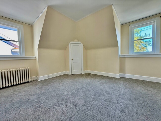 Building Photo - 57 Maple Ave