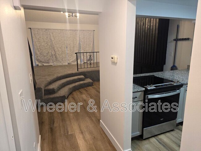 Foto del edificio - 1296 E Lorl Ln