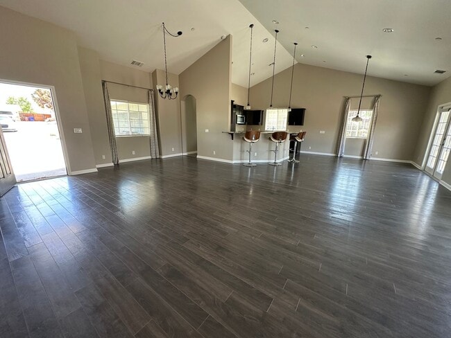 Building Photo - Beautiful, Updated 3 bedroom 2 bathroom home ready to welcome you HOME!