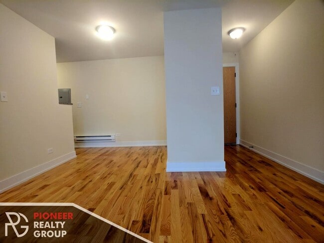 Building Photo - 555 W Arlington Pl