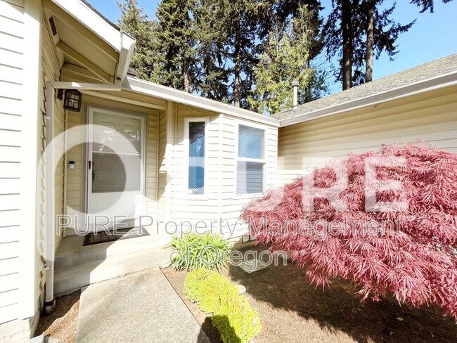 Building Photo - 1535 NW Wallula Ave