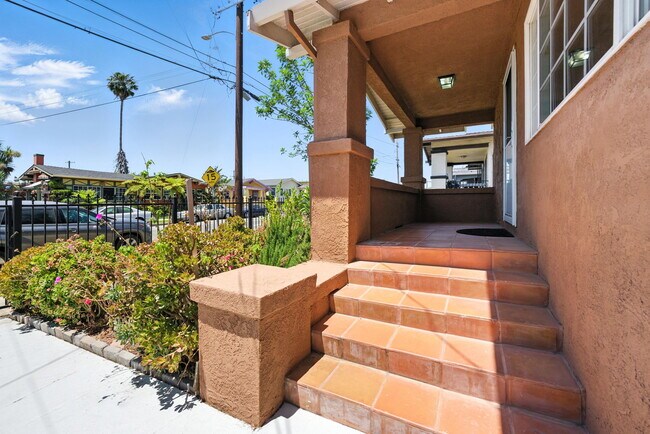 Foto del edificio - 5530 Laverne Ave