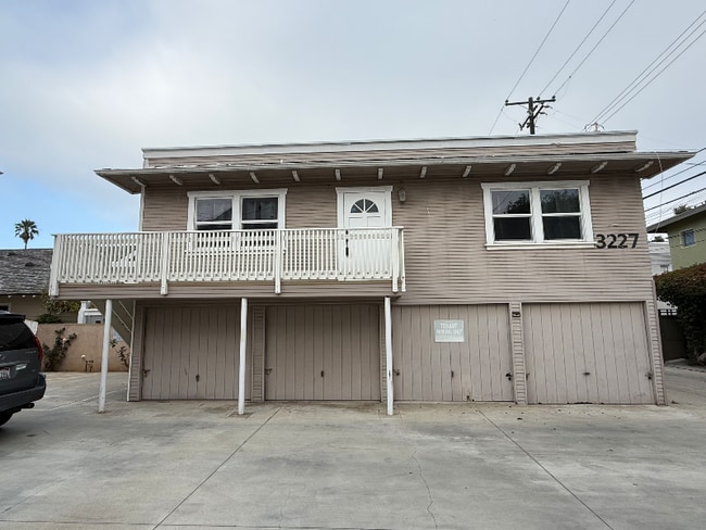 Photo - 3227 E Broadway (Long Beach, CA) Apartment