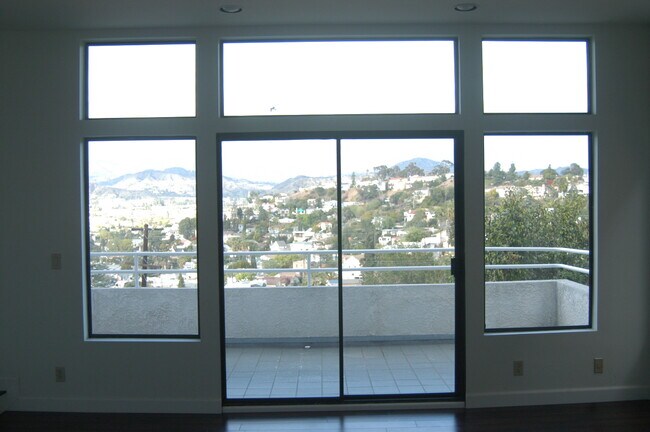 Foto del edificio - 1425 Columbia Dr