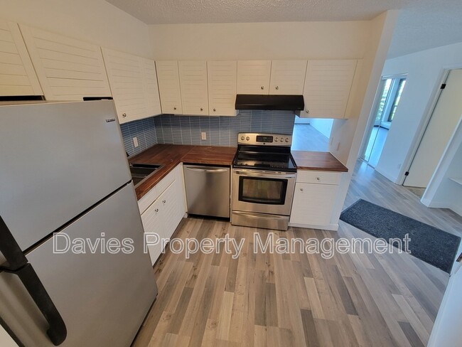 Building Photo - 10149 Saskatchewan Dr NW