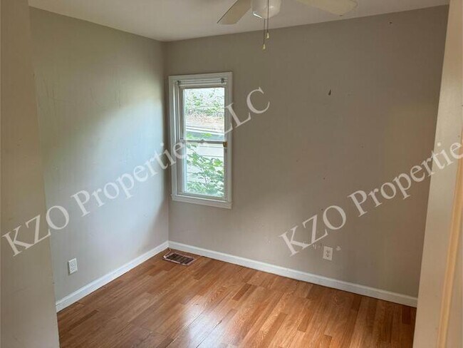 Foto del edificio - 3 bed 1 bath in Oakwood!