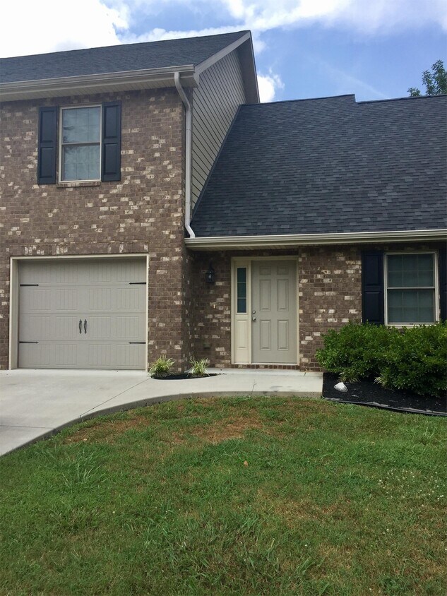 Primary Photo - 431 Eagle Brook Dr