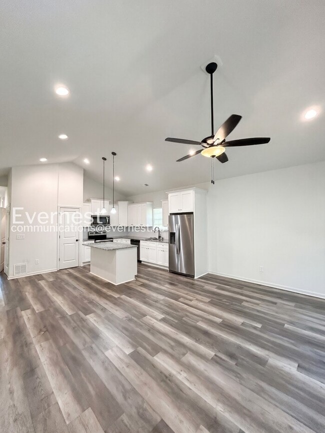 Foto del edificio - 10824 Mt Holly Rd