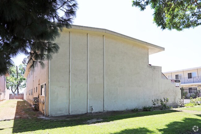 Building Photo - 11652 Stuart Dr