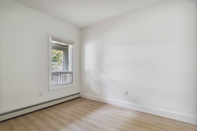 Building Photo - WELCOME TO GARDENSTONE - TWO BEDROOM PLUS DEN APARTMENT AVAILABLE