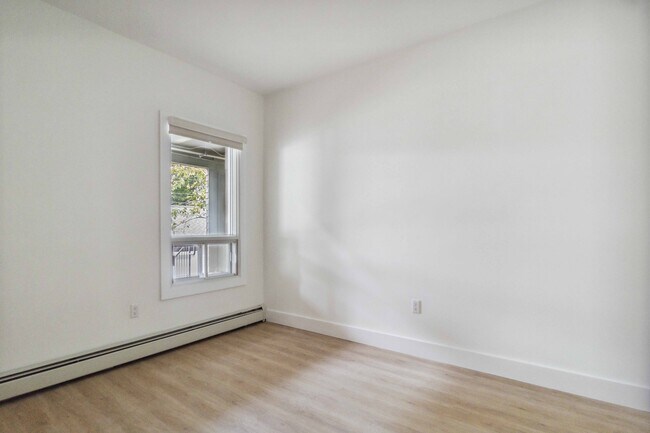 Photo du bâtiment - WELCOME TO GARDENSTONE - TWO BEDROOM PLUS DEN APARTMENT AVAILABLE