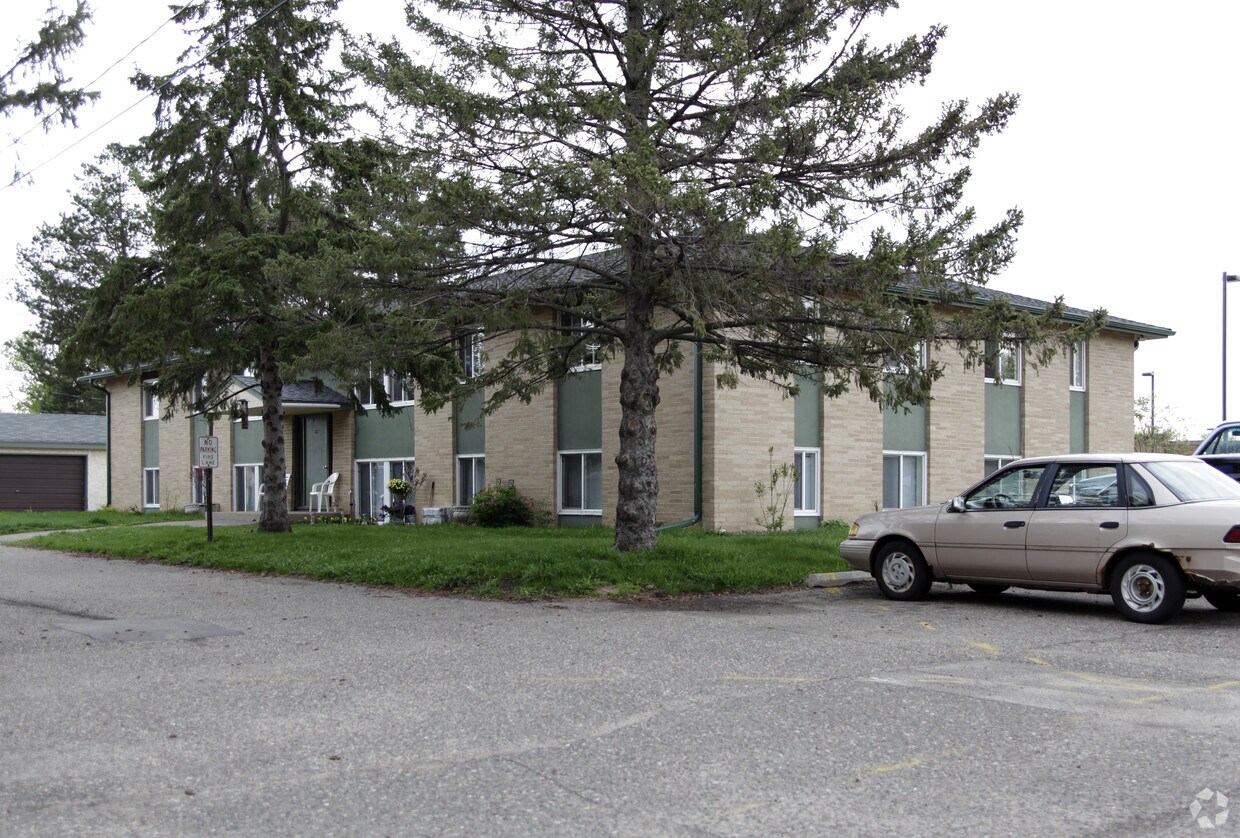Building Photo - 38 Balsam Ave SW