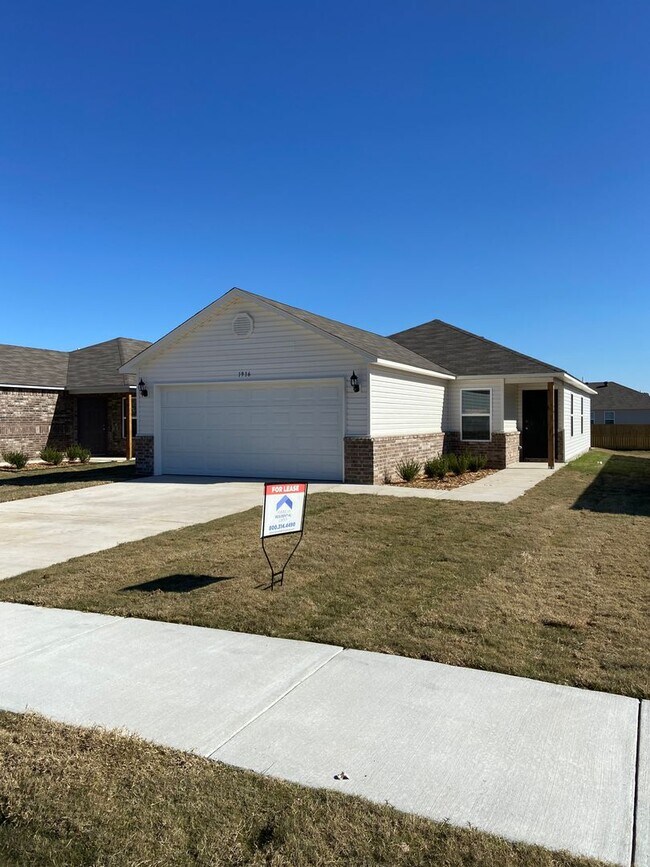 Building Photo - *Pre-leasing* Three Bedroom | Two Bath Hom...