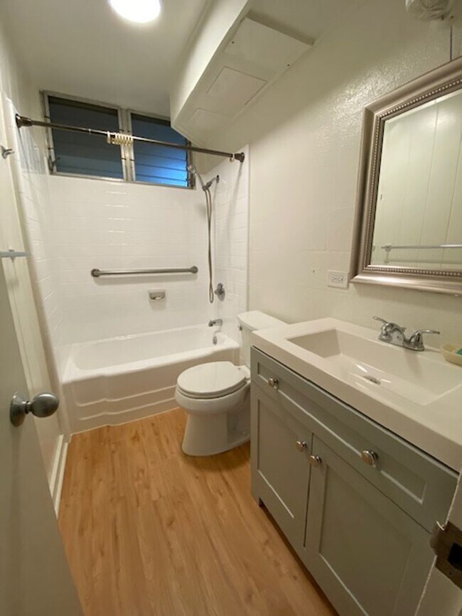 Building Photo - One Bedroom, One Bath $1,550 includes wate...