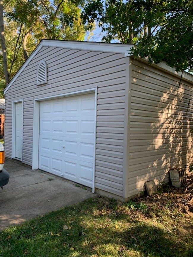 Building Photo - 419 Sieber Ave