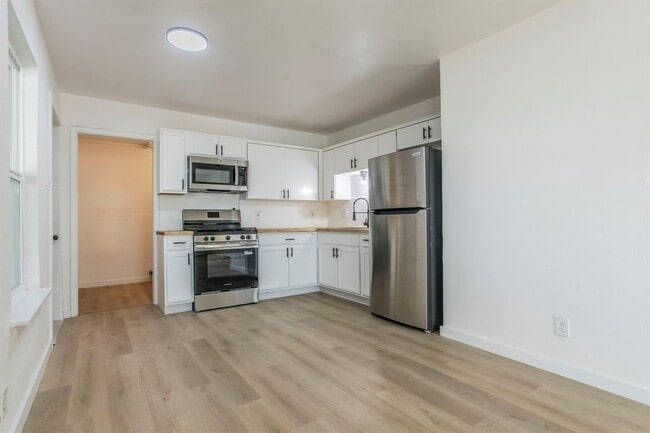 Building Photo - 415 W Hutchins Pl