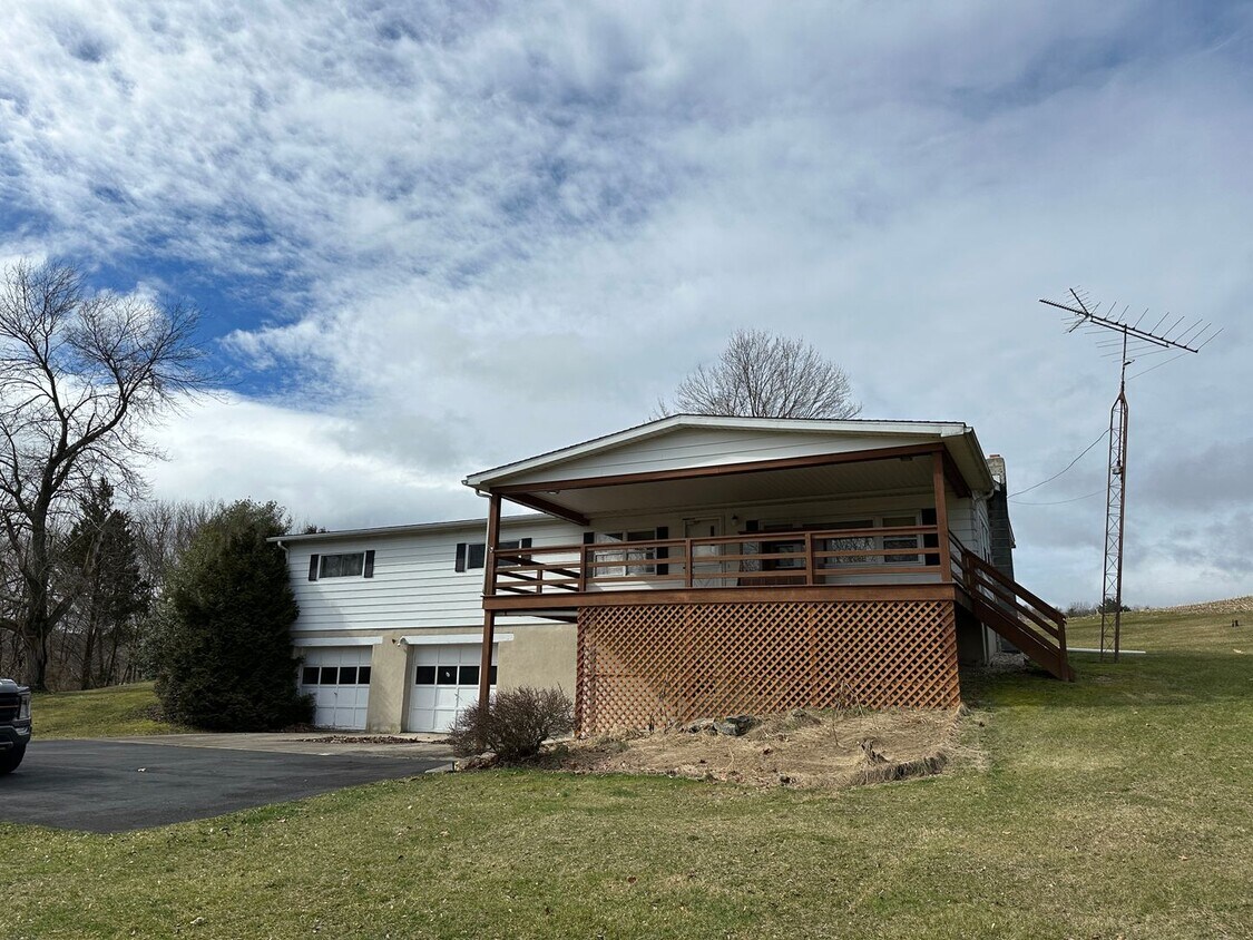 15 Beuchler Ln, Pine Grove, PA 17963 House Rental in Pine Grove, PA
