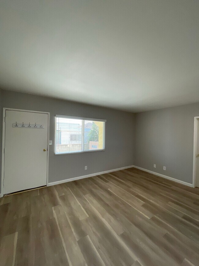 Foto del edificio - 1236 N Westmoreland Ave