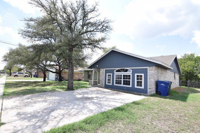 Foto del edificio - 1425 Janet Ln