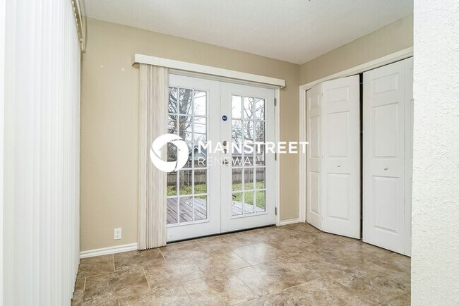 Building Photo - 3 Bedroom Pet-Friendly Home in Arlington, TX with Main Street Renewal