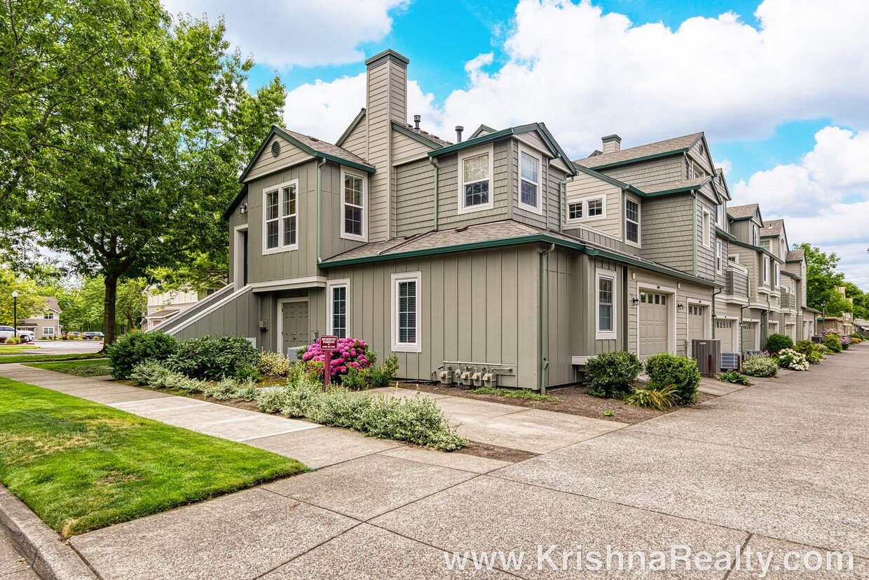 Spectacular 2 BD* 2BA* Townhome Located In... - Spectacular 2 BD* 2BA* Townhome Located In...