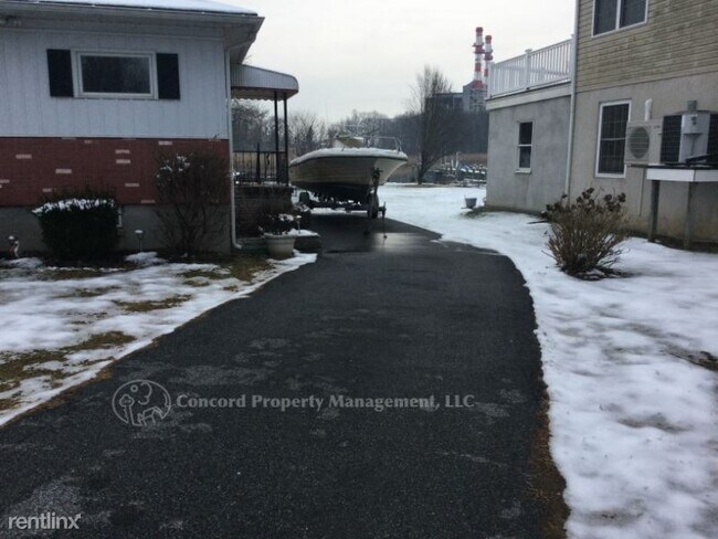 Foto del edificio - 2 br, 1 bath House - 980 Seneca Park Rd