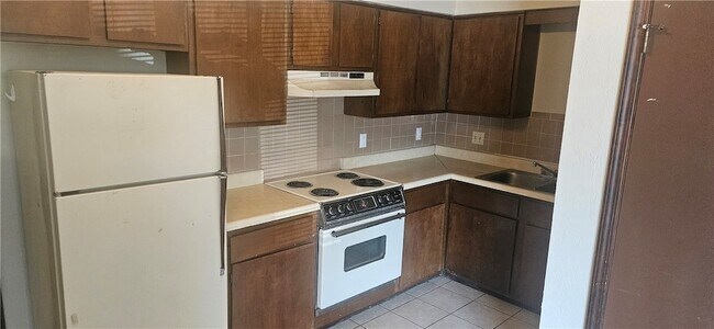 Foto del edificio - 635 Whitham Ave
