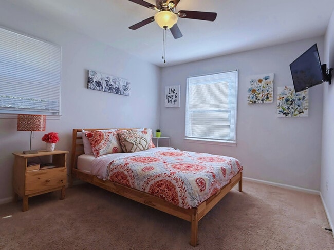 Building Photo - 8800 Nightingale Ln