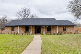 Building Photo - 909 Highland Dr