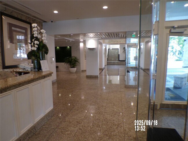 Foto del edificio - 780 NE 69th St