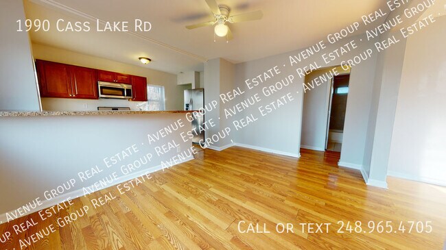 Foto del edificio - 1990 Cass Lake Rd - Great Keego 3Bed/2Bath