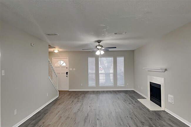 Foto del edificio - 206 Smokey Hill Ct