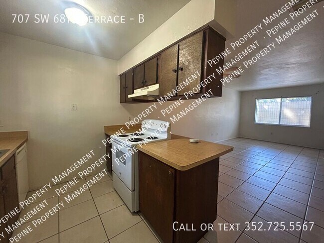 Building Photo - 707 SW 68th Terrace