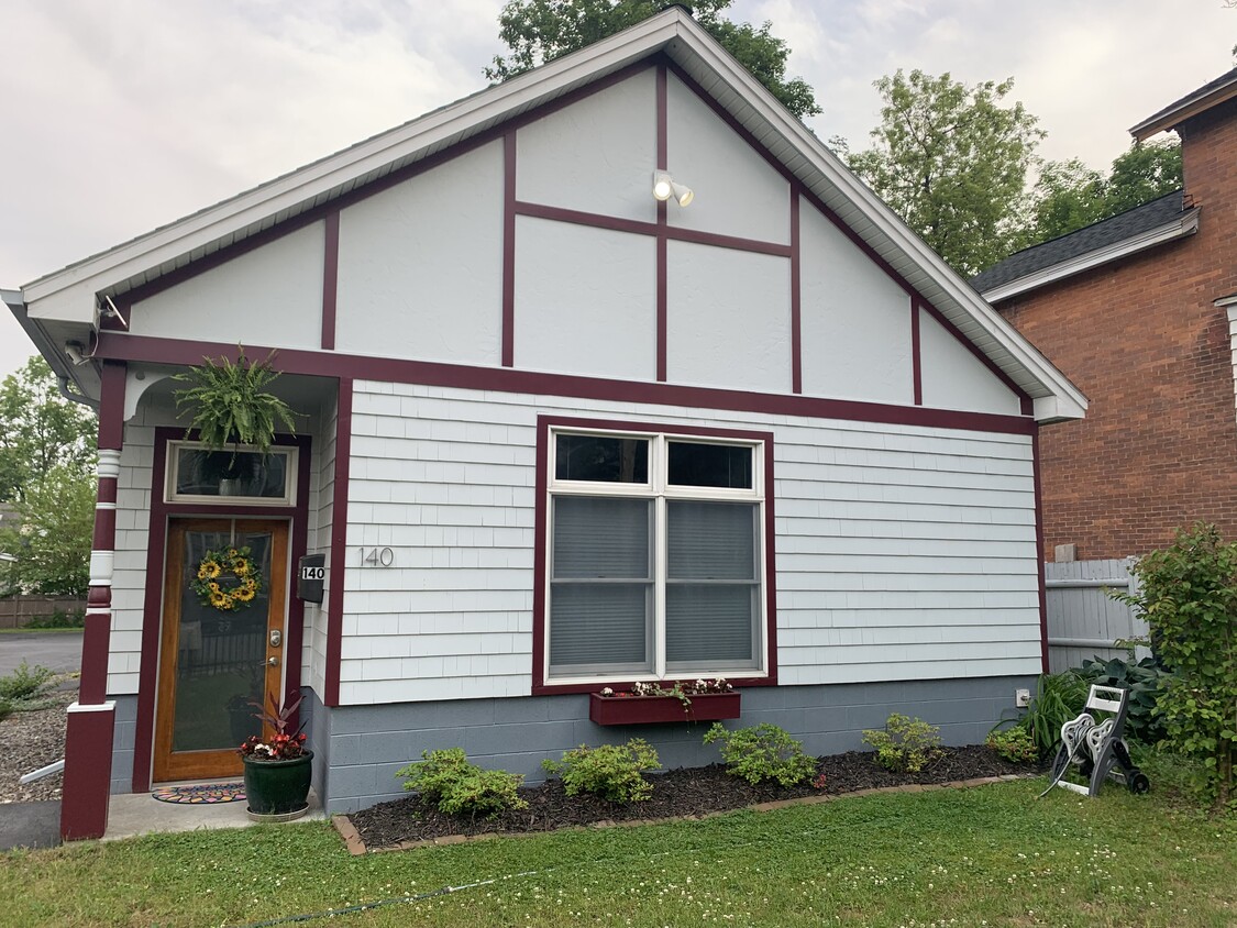 Main entrance - 140 Church St