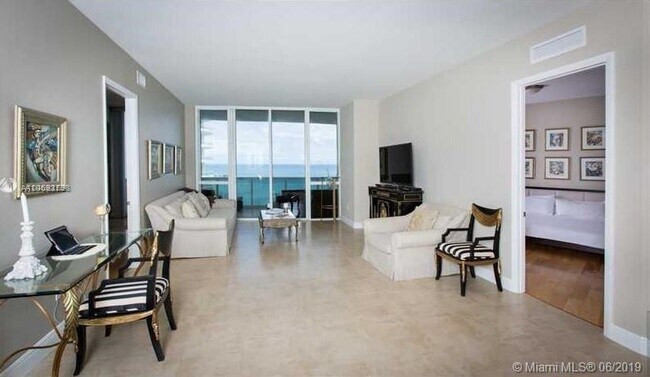 Foto del edificio - 16001 Collins Ave