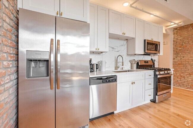 Building Photo - 1050 Annunciation St