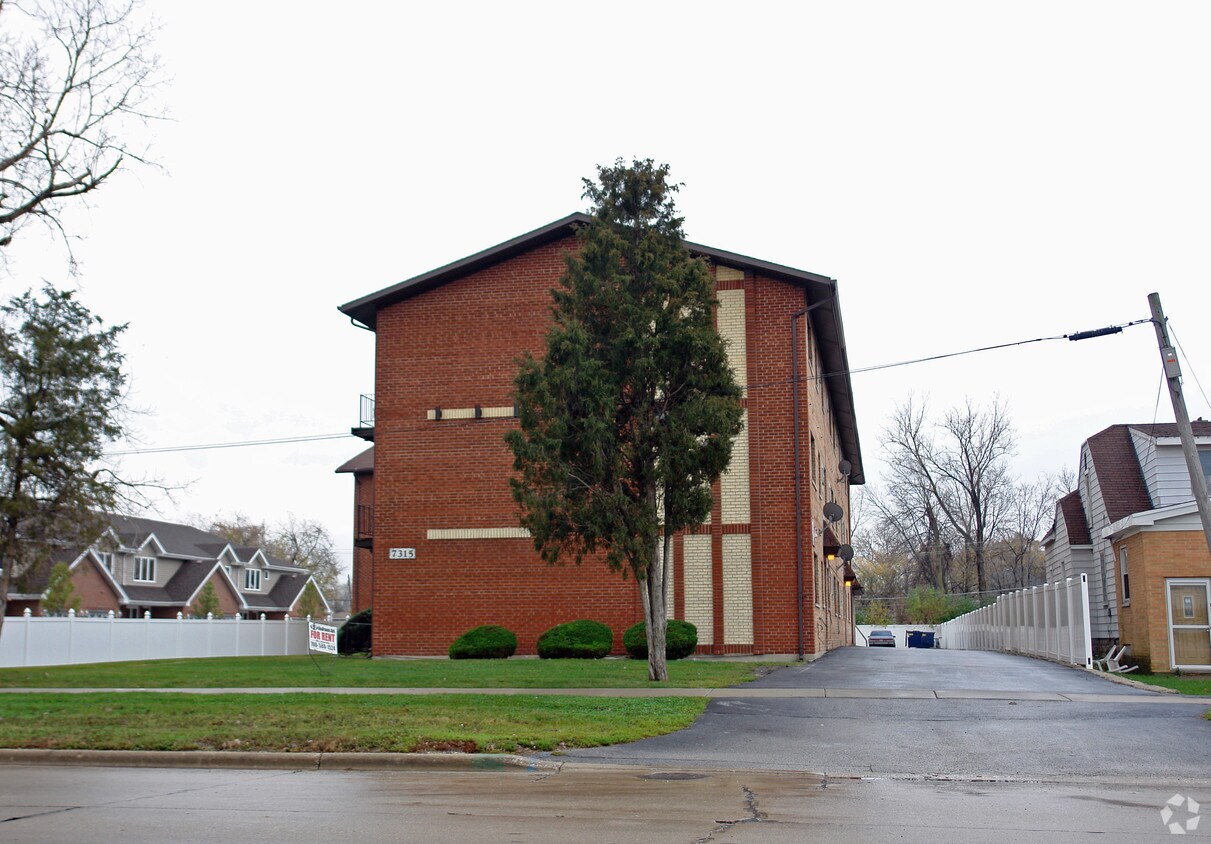 Building Photo - 7315 W 71st St