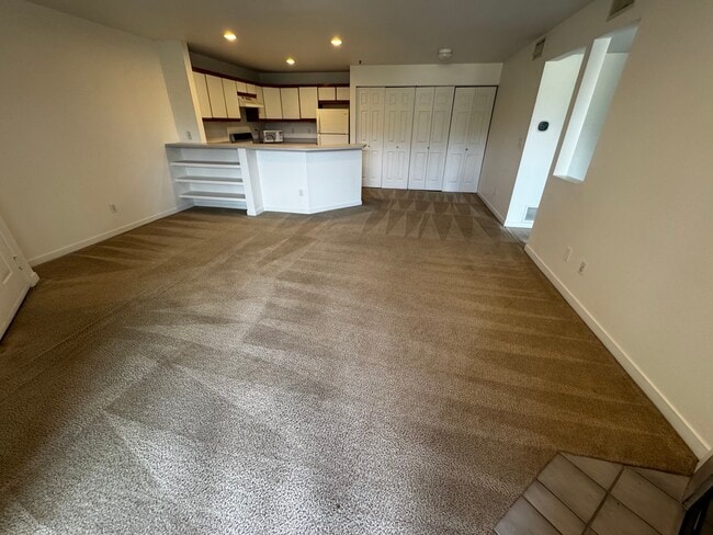 Building Photo - 33 S Boulder Cir