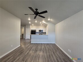 Building Photo - 523 Lost Trl